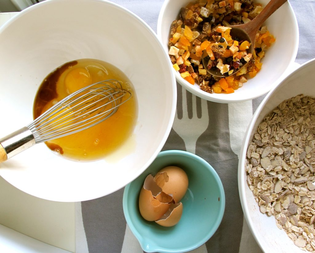 Cinnamon Granola Bars Image